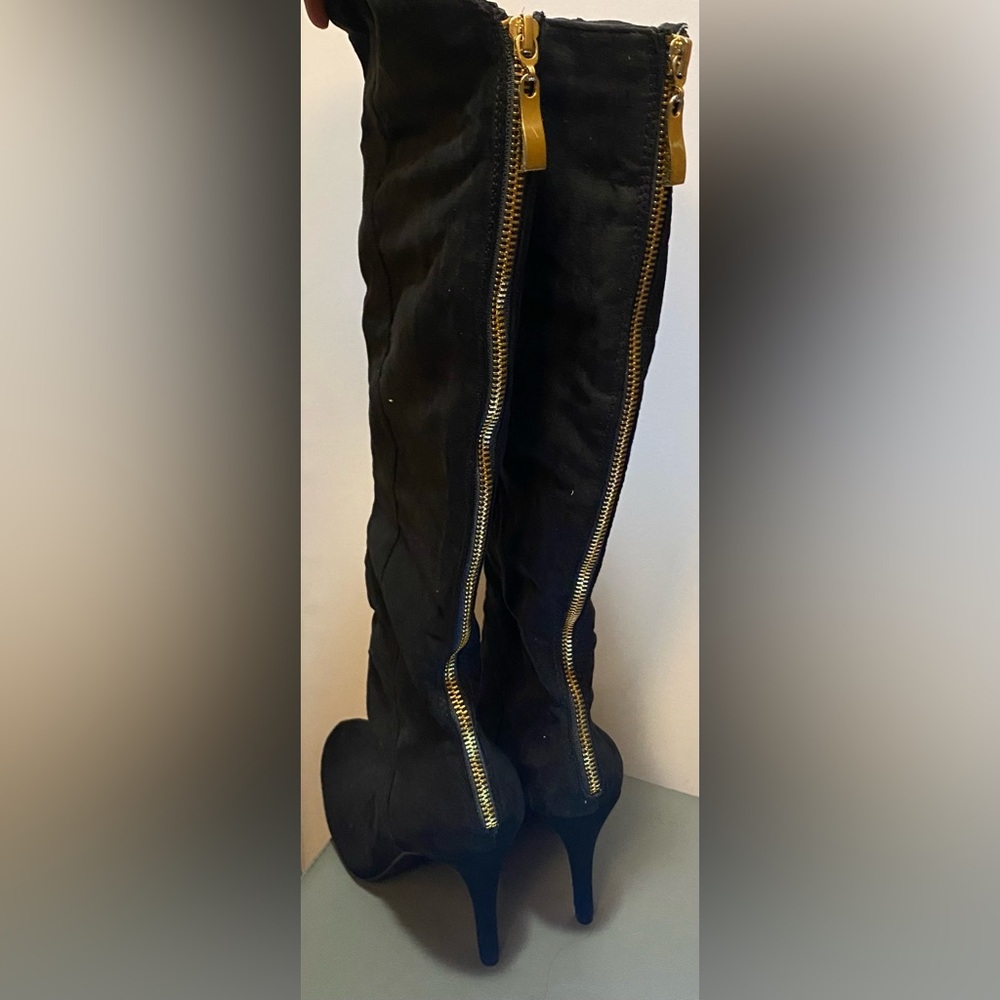 Elegant Black Knee-High Boots